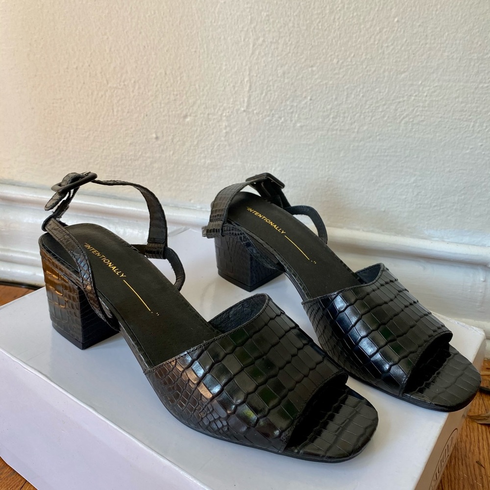Intentionally Blank Vintage Inspired Leather Heel - Picture 9 of 12